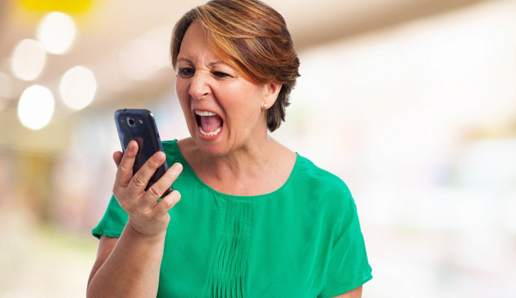 Žena zaslala falešnému policistovi stovky tisíc korun