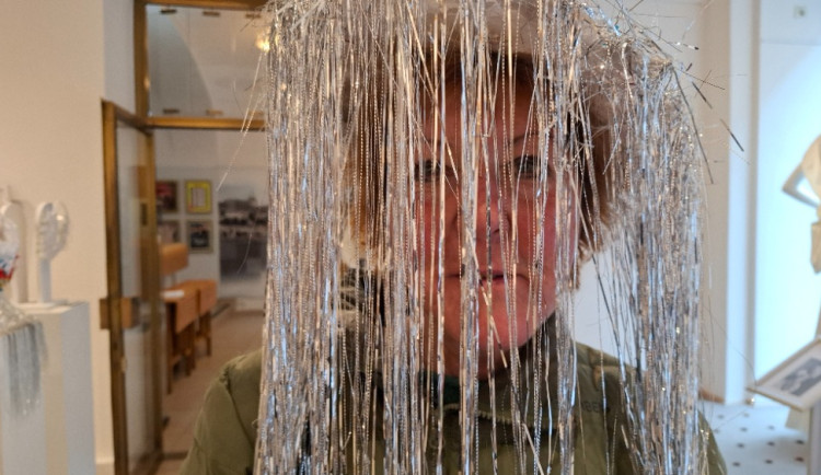 Osudy dvou desítek žen