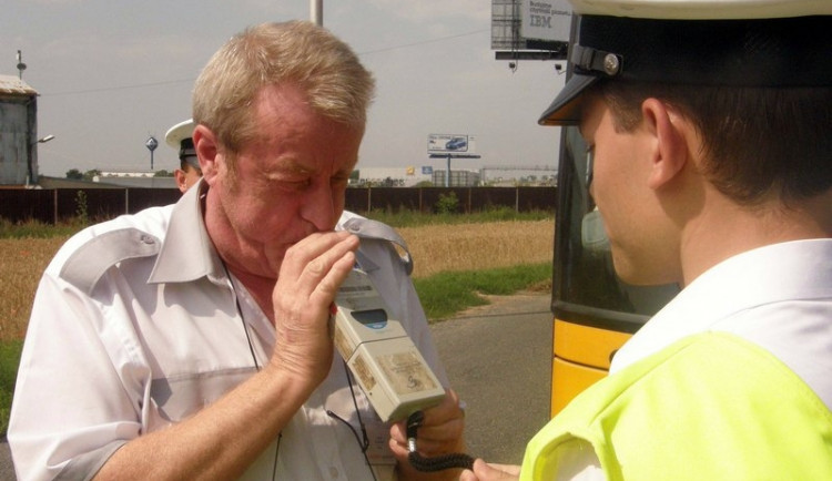 Nebezpečnou jízdu opilé řidičky ukončili českobudějovičtí dopravní policisté