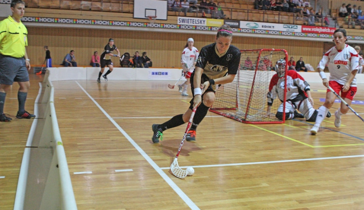 Florbalistky FBC United znovu atakují čelo soutěže