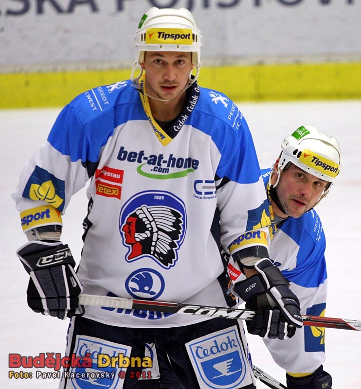 Dvě osobnosti českého hokeje - František Kaberle a Martin Straka (v pozadí)