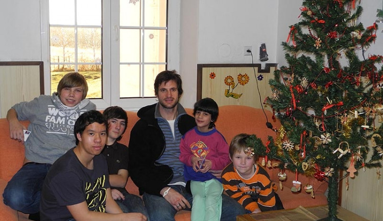 FOTO: Budějčtí hokejisté vyrazili do dětského domova
