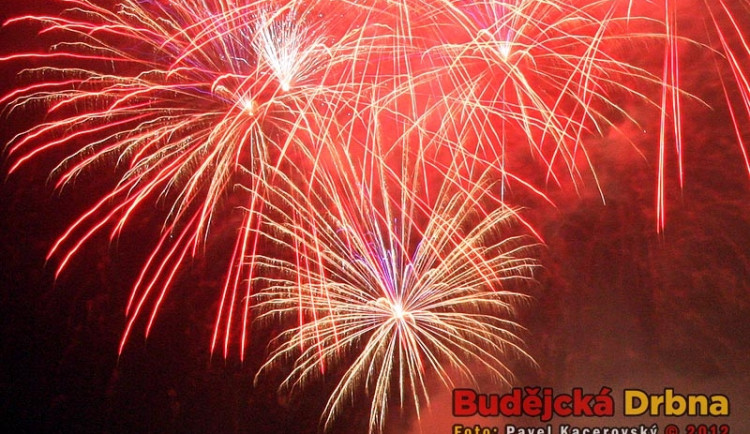 Budějce byly bez ohňostroje. Proč na něj jinde ušetří?