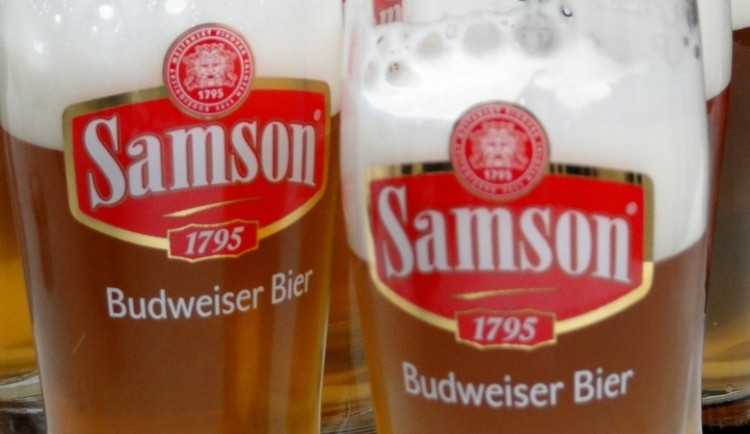 Ochranná známka Budweiser Bier prodána Američanům