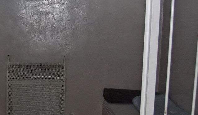 Muž, který pobodal mladíka, byl převezen do Budějovic