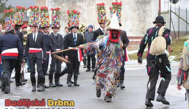 FOTO: Tradiční masopustní veselí v Doudlebech