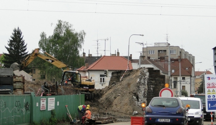 Úderem pondělní půlnoci se uzavře viadukt na Rudolfovské