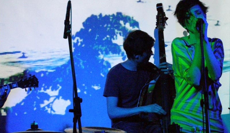 Klubem Velbloud zněla melancholie jménem Lealoo