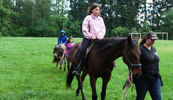 FOTOREPORT: Děti nejvíce stály o projížďku na koni