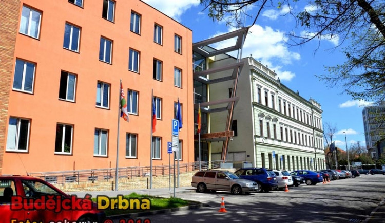 Post ředitele školy obhájilo více než 86 procent přihlášených