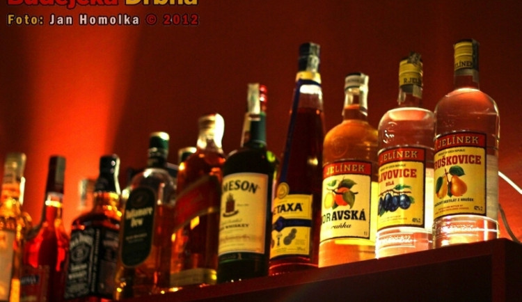 Přibývá mladistvých, kteří mají problémy s alkoholem