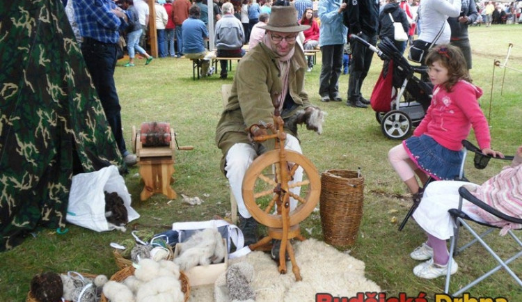 Tradiční lidová slavnost na holašovické návsi se vydařila