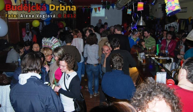 Léto v plném proudu, ale Velbloud zkrátil otevírací dobu