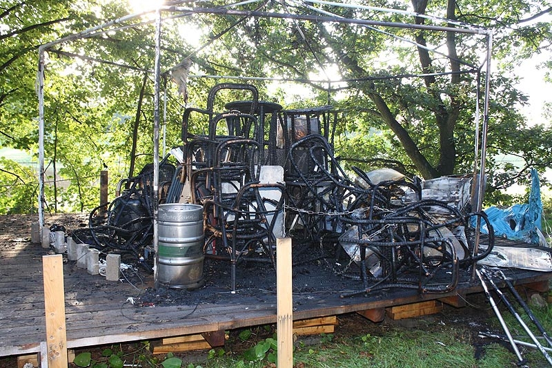 U sídliště Vltava shořel ve středu ráno stánek s občerstvením