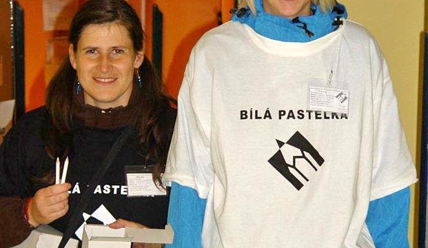 Bílá pastelka opět v ulicích, přispět můžou i Budějčáci