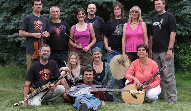 Ostrovní lidová hudba zazní v podání Asonance