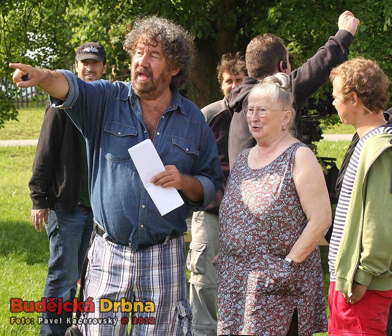 Zdeněk Troška říká Janě Altmannové, jak by si představoval následující scénu