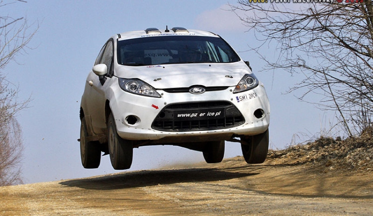 Účastník mistrovství světa v rallye testoval na šotolině
