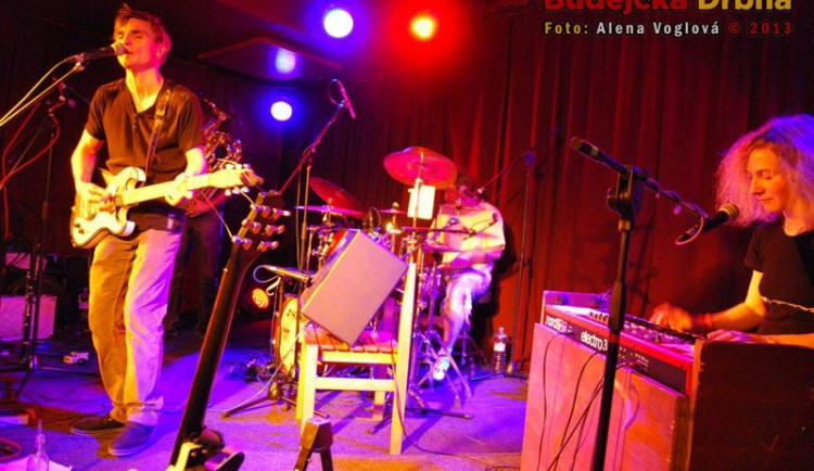 „Sáro, Sáro, v noci se mi zdálo,“ nesl se zpěv Slavií