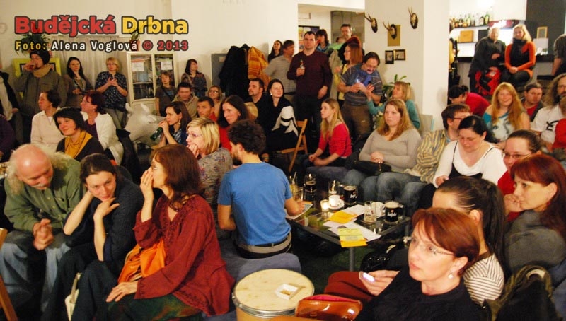 Taneční prostor Kredance byl plný lidí