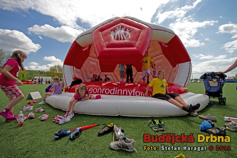 Ve středu se na Hluboké budou bavit nejen fotbalisté. Pořadatelé připraví mimo jiné i nafukovací skákací hrad