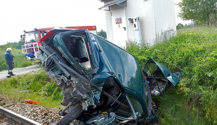 Vlak srazil u Borovan auto, signalizace fungovala