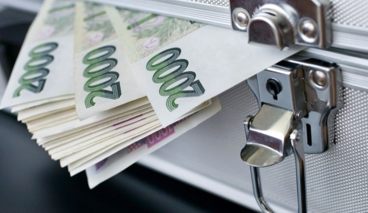 Podvodník si díky důvěřivým lidem přišel na 13 milionů