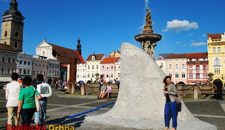 Ulice Budějc ozdobily sochařské výtvory