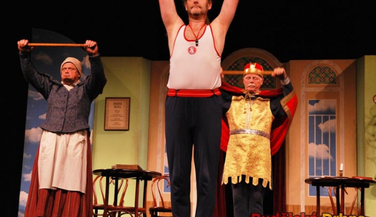 Divadlo Járy Cimrmana zahrálo České nebe bez Svěráka