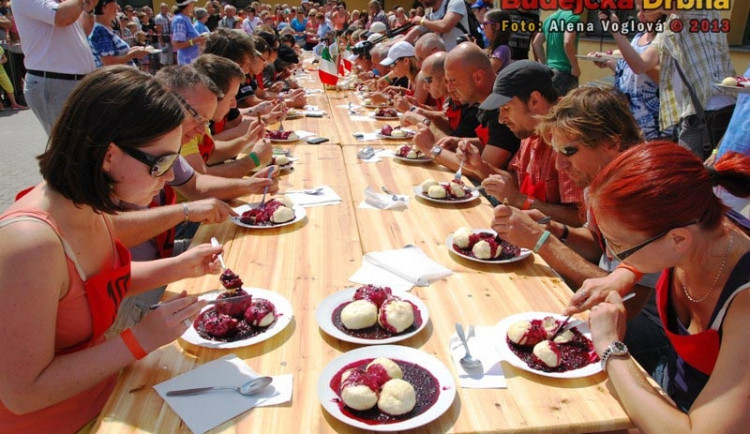 Na Borůvkobraní letos přišlo až čtrnáct tisíc lidí