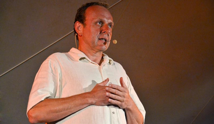 Jaroslav Dušek zahraje Čtyři dohody nedaleko Hluboké