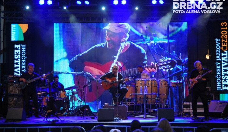 Brazilský jazzman přilákal na Piarisťák tisícovku lidí