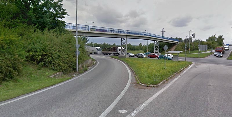 Lávka mezi cyklostezkou a sídlištěm Vltava