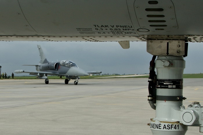 Cvičení na letišti v Náměšti nad Oslavou