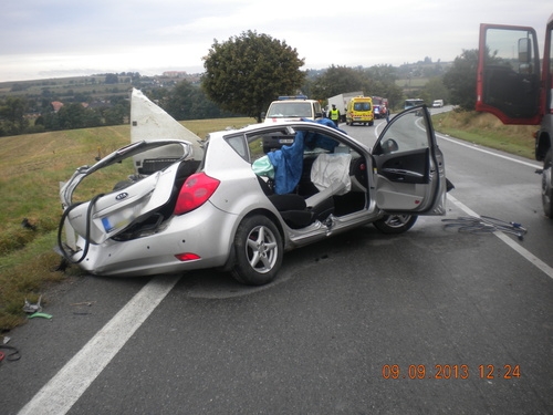 Nehoda u Holubic zastavila provoz na Slavkov na několik hodin, foto: HZS JMK