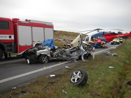 Nehoda u Holubic zastavila provoz na Slavkov na několik hodin, foto: HZS JMK