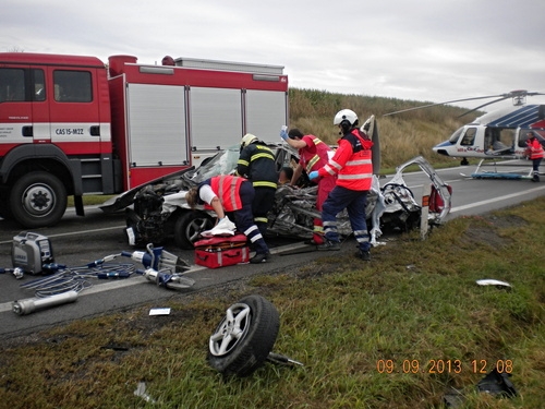 Nehoda u Holubic zastavila provoz na Slavkov na několik hodin, foto: HZS JMK