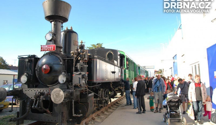 Parní lokomotiva zavezla návštěvníky do Teplárny