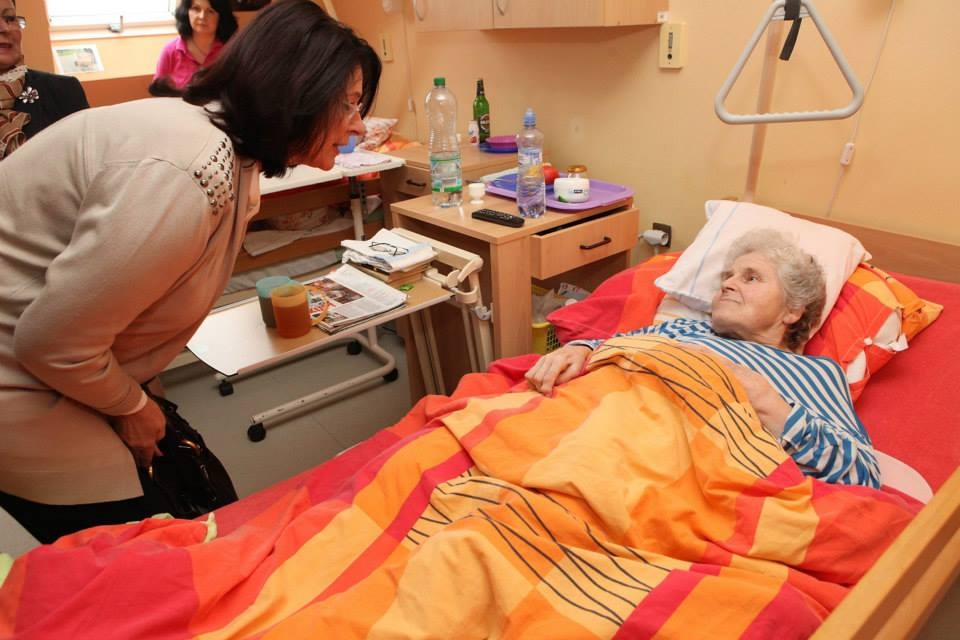 Miroslava Němcová v domě seniorů