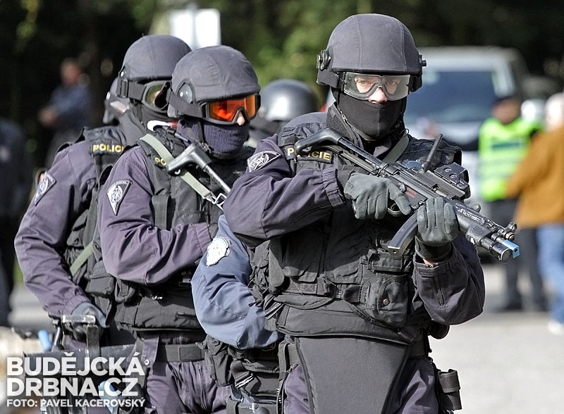 Na místě je zásahová jednotka