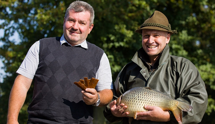 Sušené rybí maso poprvé k ochutnání na hrázi rybníka