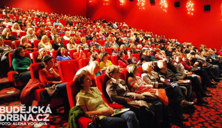 Film Křídla Vánoc vyprodal Dámskou jízdu