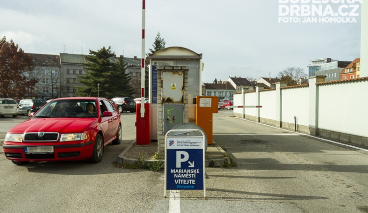 Město chystá nový systém parkování, přibude placených zón