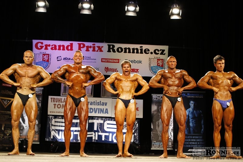 Daniel Petrejčík (druhý zprava)