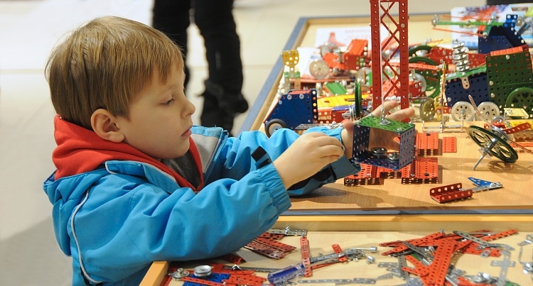 Nejhezčí věž ze stavebnice Merkur postavily děti ze školy Na Výběžku. Foto: Jan Vrabec