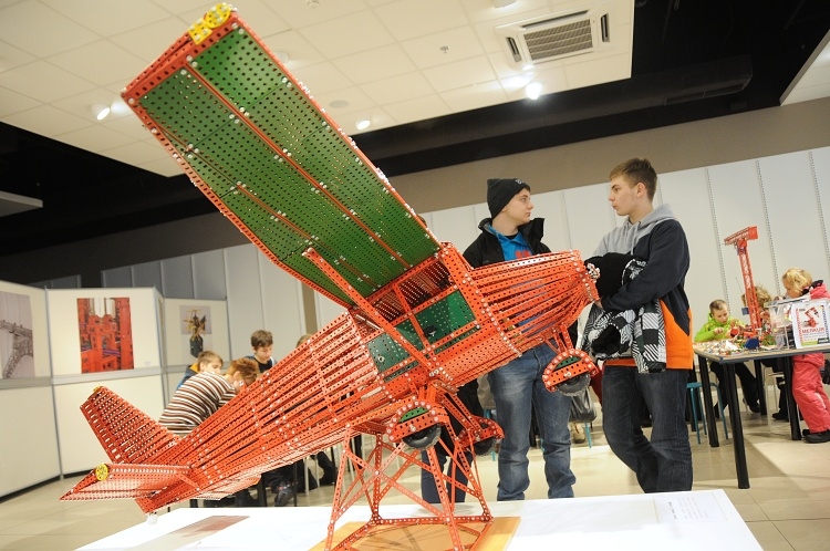 Nejhezčí věž ze stavebnice Merkur postavily děti ze školy Na Výběžku. Foto: Jan Vrabec