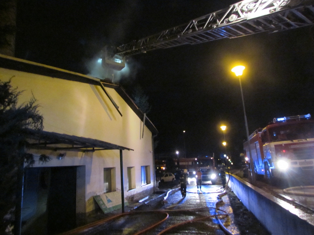 Hasiči likvidují požár zahradnictví, foto: hasiči JMK