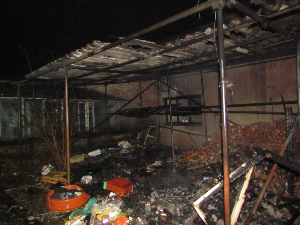 Vyhořelé zahradnictví v Bělohorské ulici, foto: hasiči JMK