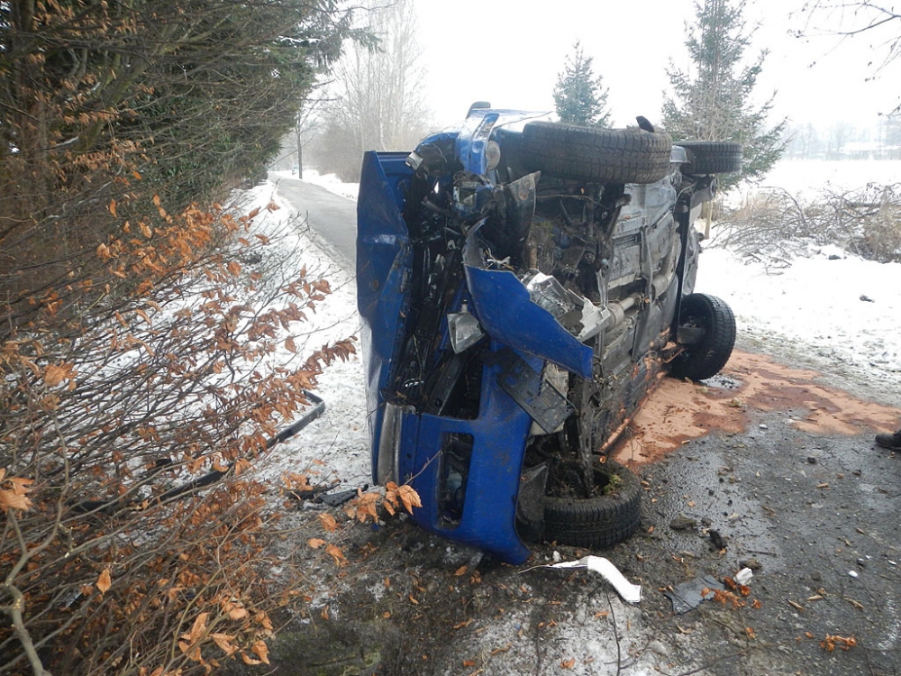 Škoda Octavia po čtvrteční havárii v Říční ulici