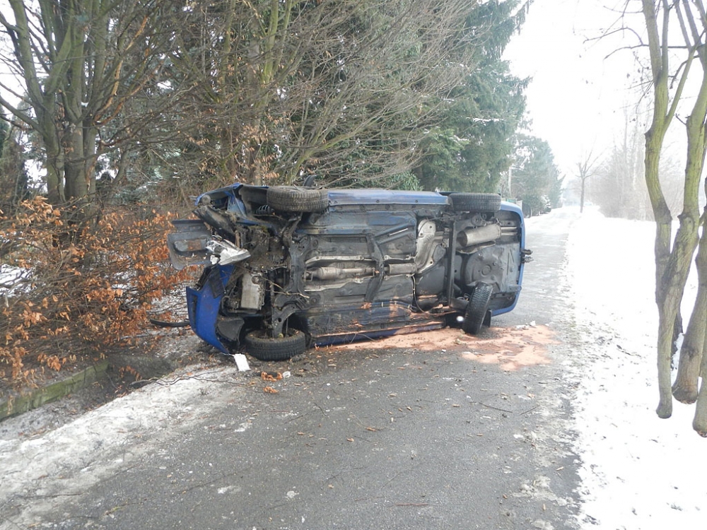 Škoda Octavia po čtvrteční havárii v Říční ulici